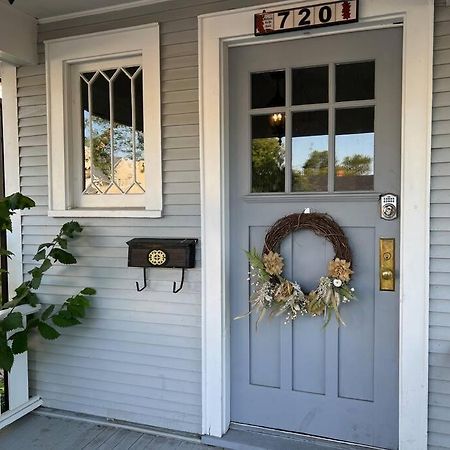 Timelessly Restored Home - Entirely Yours To Enjoy ビリングズ エクステリア 写真